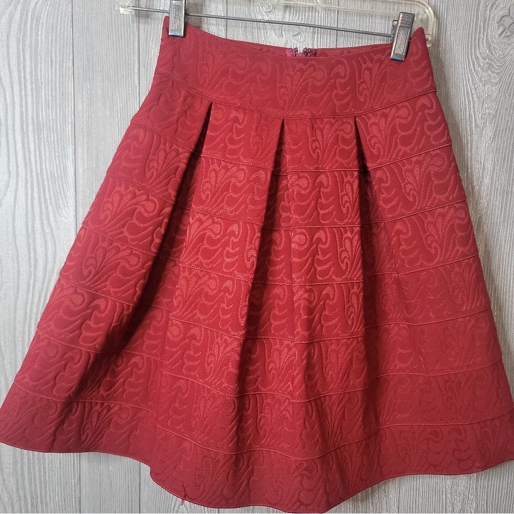 ♡Maeve Anthropologie Red Jacquard Pleated Mini Skirt Damask Textured Size 2